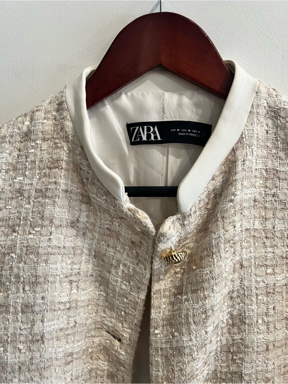 ZARA Cream Tweed Boxy Jacket with Gold Buttons - Picture 2 of 7